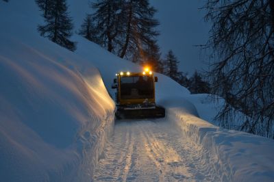 Rescue vechicle SR3 in Italy
Snow removal and rescue activity in Belluno, Italy
Schlüsselwörter: snow removal, snow rabbit, favero, rescue vehicle, italy, blizzard, dolomites, snow grooming, snow groomers, italian